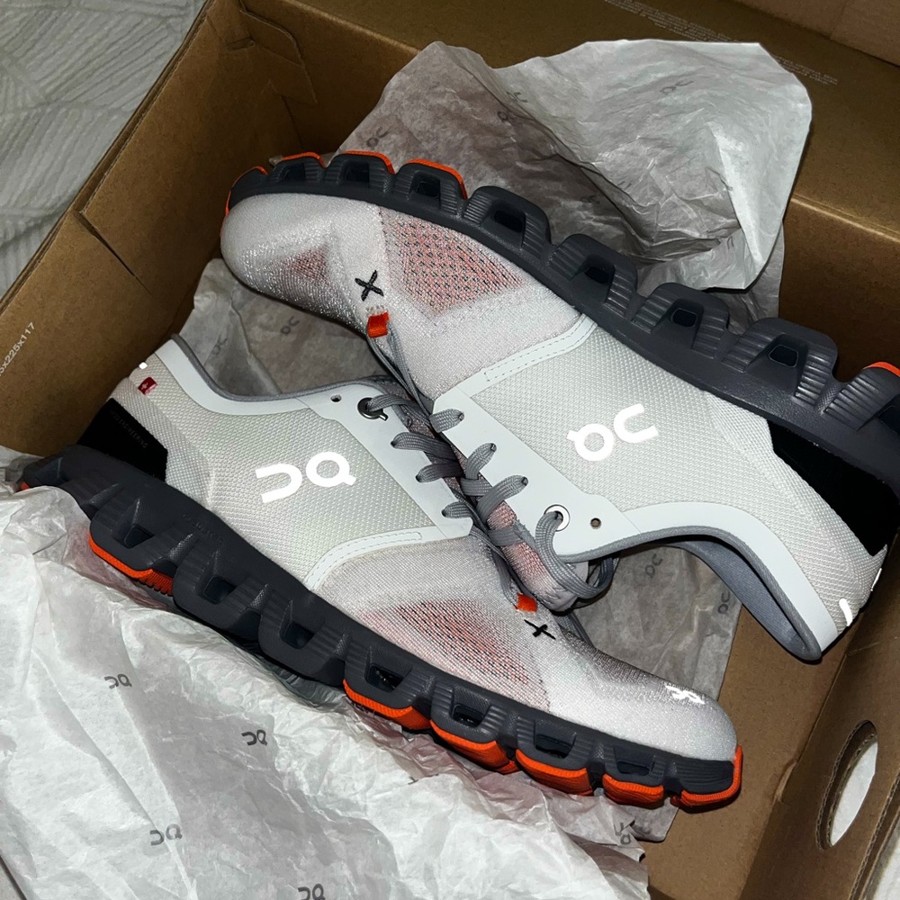 ON M CLOUD X3 RUNNING SNEAKER SIZE 8